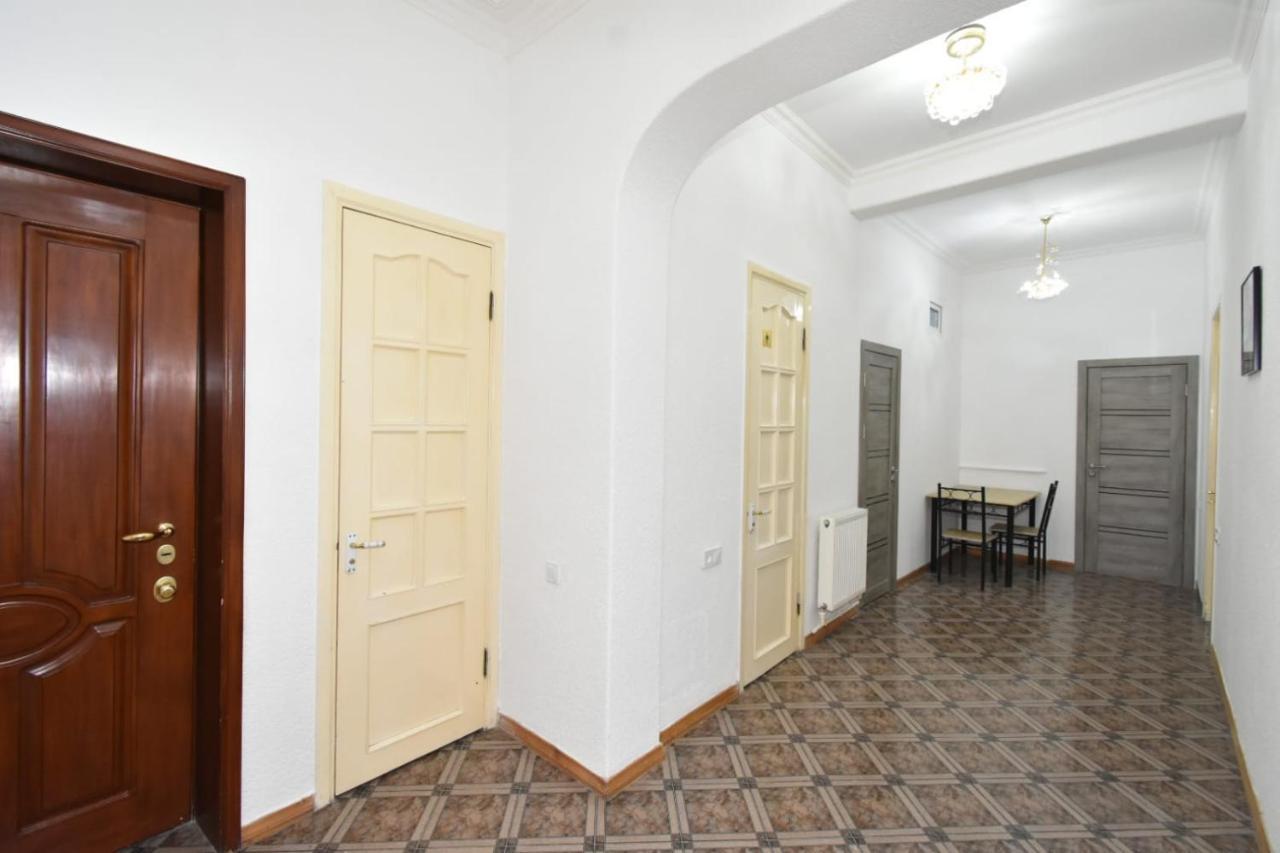 Guesthouses Opera Yerevan Exterior photo